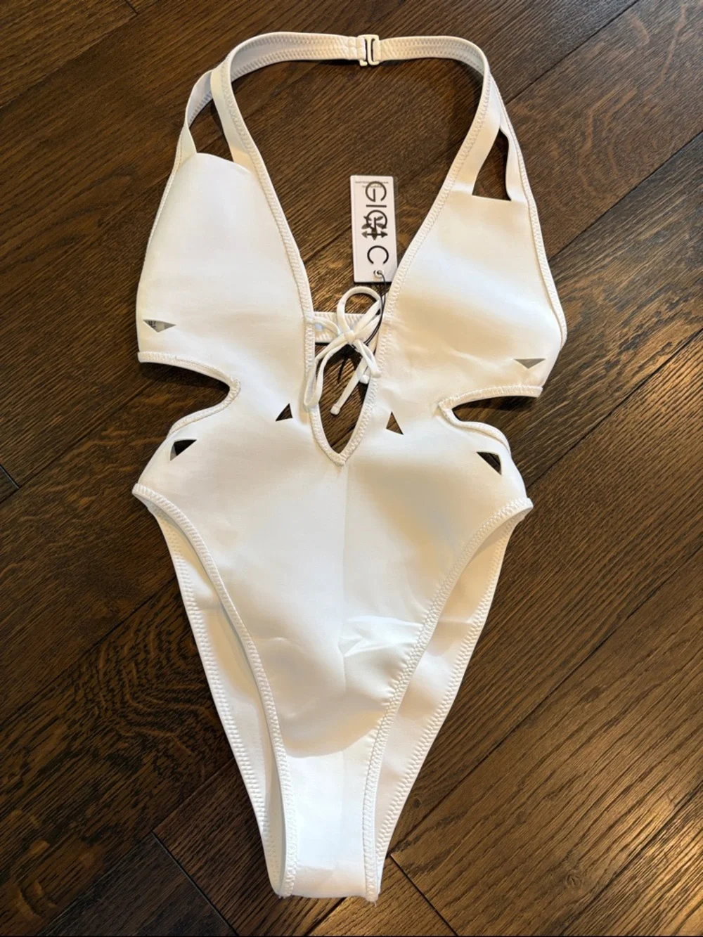 NEW GIGI C Charlie Halter One-Piece Swimsuit White Size: Medium